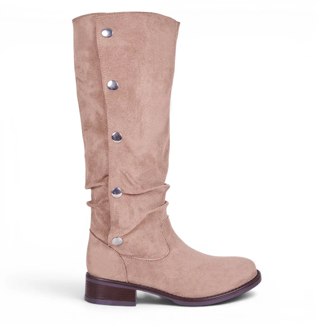 BOTA CON APLICACIONES METÁLICAS TAUPE 55142 - Image 2
