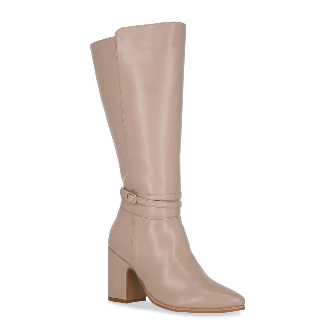 BOTA LARGA DE TACÓN CON LÁTIGO COLOR BEIGE 08650