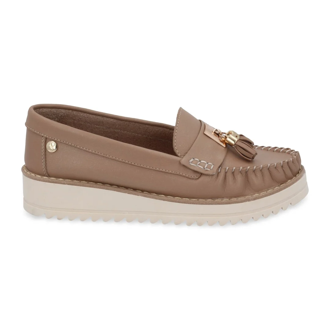 MOCASÍN CASUAL BEIGE CON HERRAJE Y BORLAS 03330 - Image 2