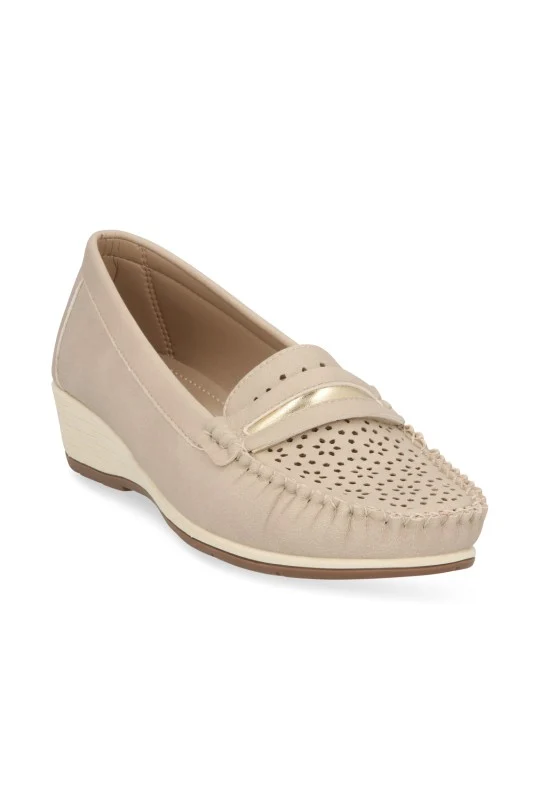 MOCASIN HUESO CON CUÑA Y PERFORADO 71223