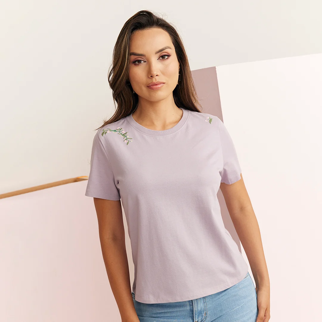 PLAYERA CON BORDADO FLORAL LILA 96273 - Image 2