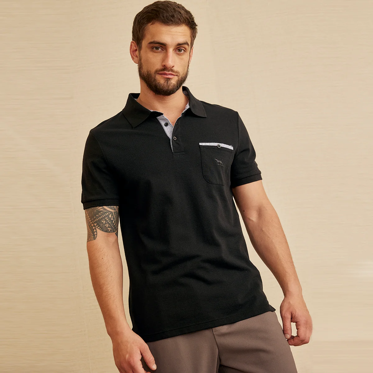 PLAYERA TIPO POLO BOLSILLO DECORATIVO NEGRO 95265 - Image 2