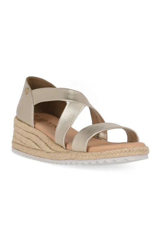 SANDALIA CASUAL ORO CON ELASTICO DE AJUSTE 18615