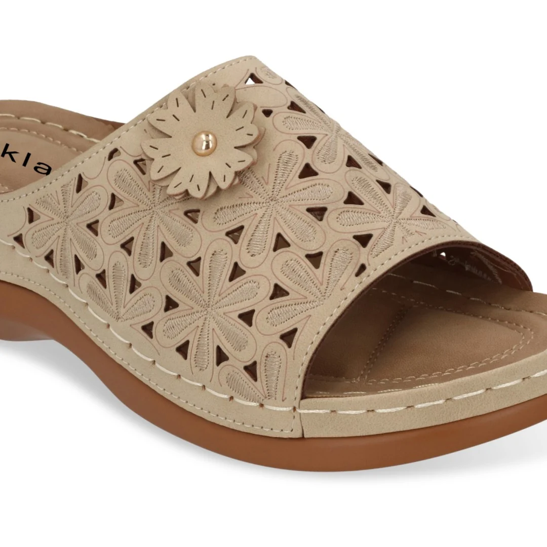 SANDALIA DE PISO MUJER BEIGE CORTE LÁSER Y FLOR 71462 - Image 6