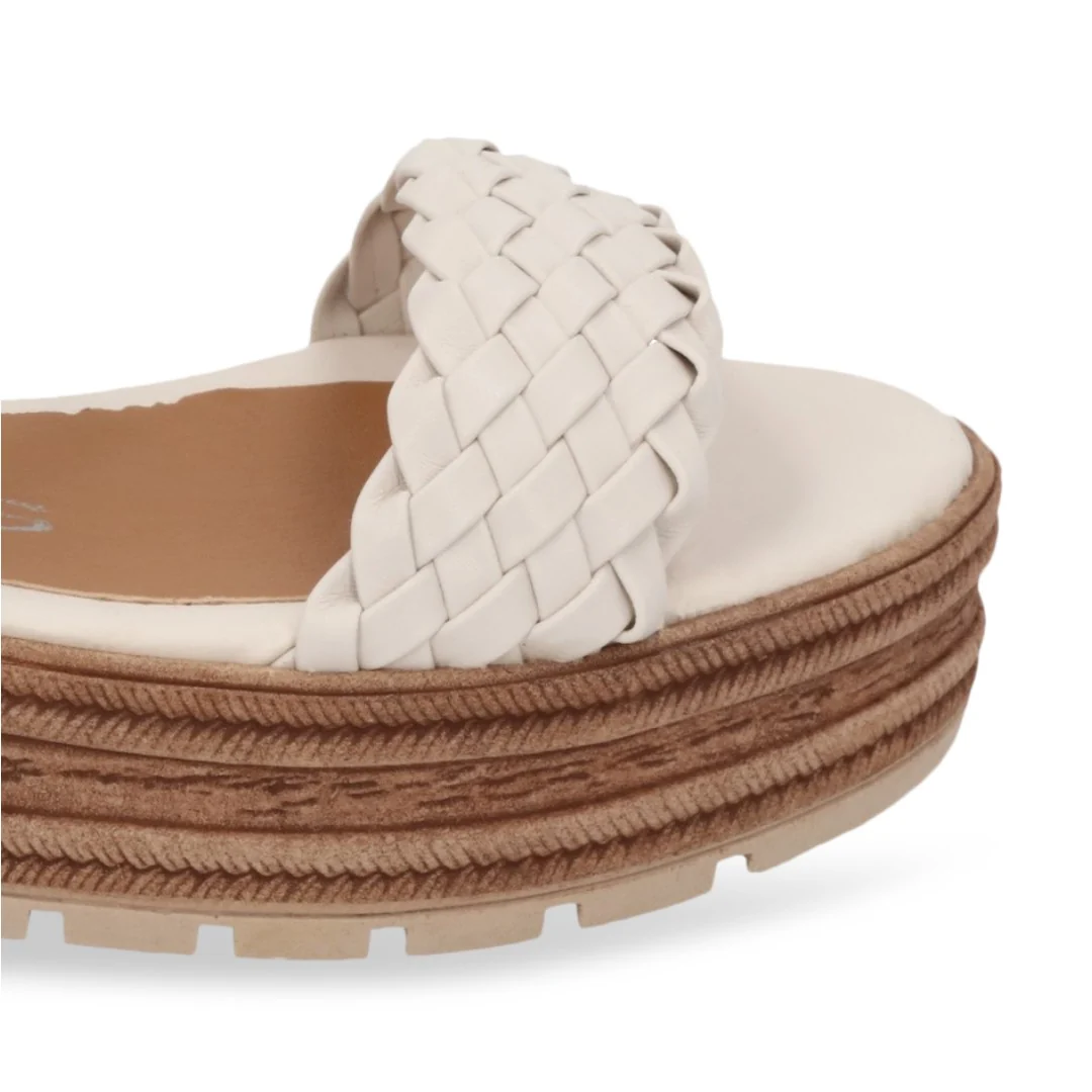 SANDALIA DE PLATAFORMA BLANCO Y MIEL CON TRENZA 67126 - Image 12