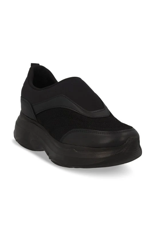 TENIS DE PISO NEGRO ABULLONADO 32834