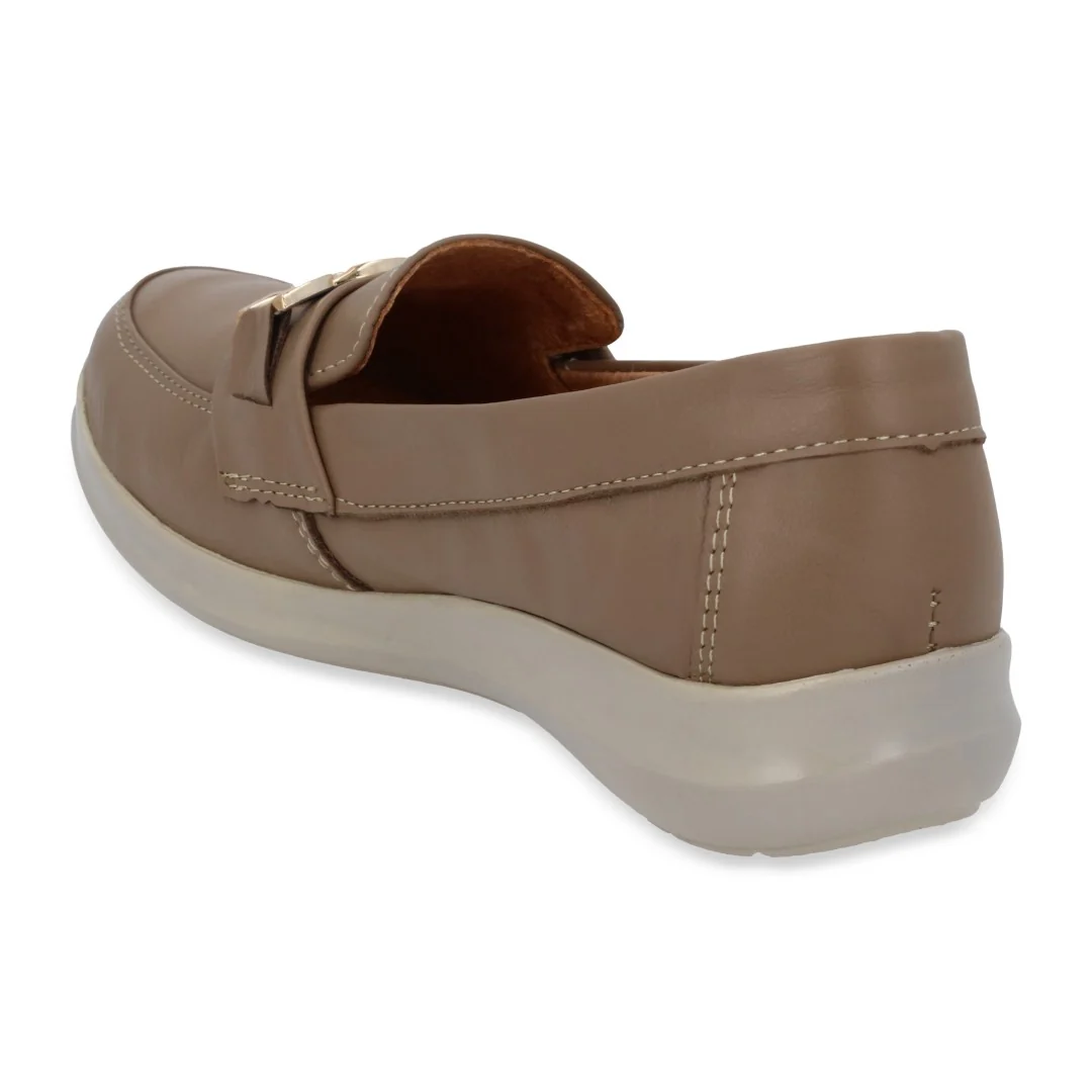 ZAPATO DE PISO BEIGE DE PIEL CON HERRAJE 64467 - Image 4