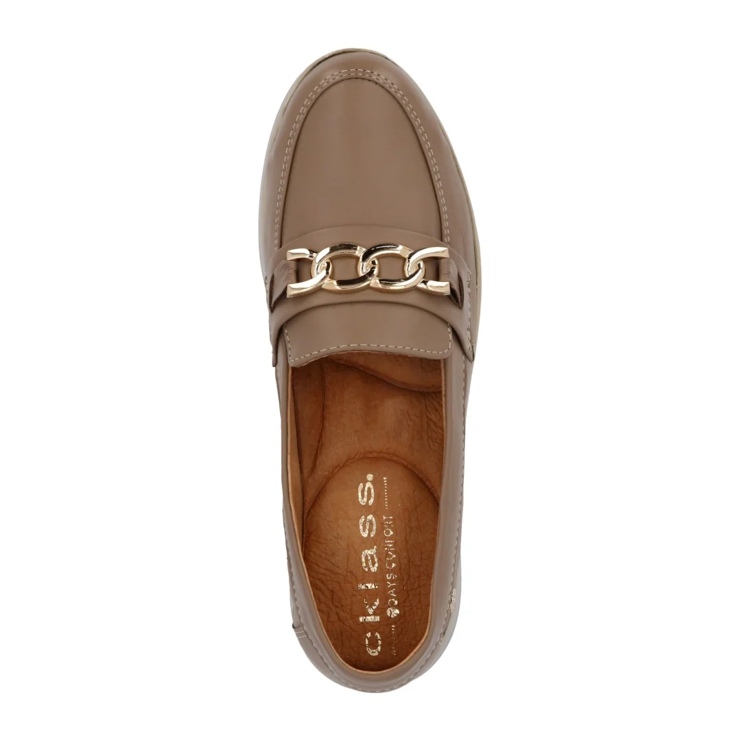 ZAPATO DE PISO BEIGE DE PIEL CON HERRAJE 64467 - Image 5