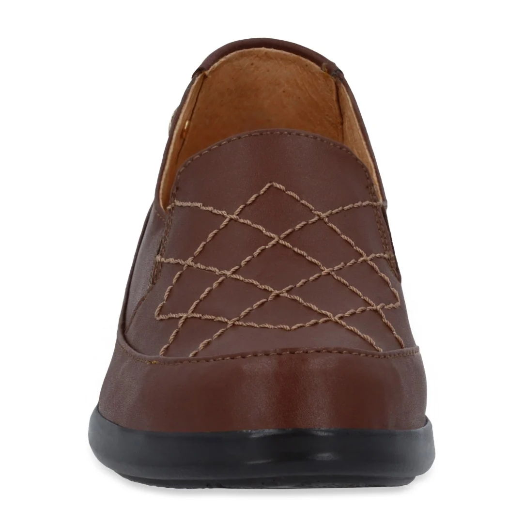 ZAPATO DE PISO CAFÉ CON PESPUNTE 64466 - Image 3
