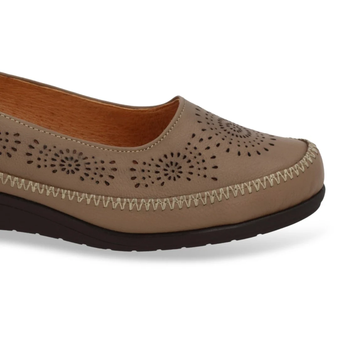 ZAPATO DE PISO MUJER BEIGE CON CORTE LÁSER 64463 - Image 6