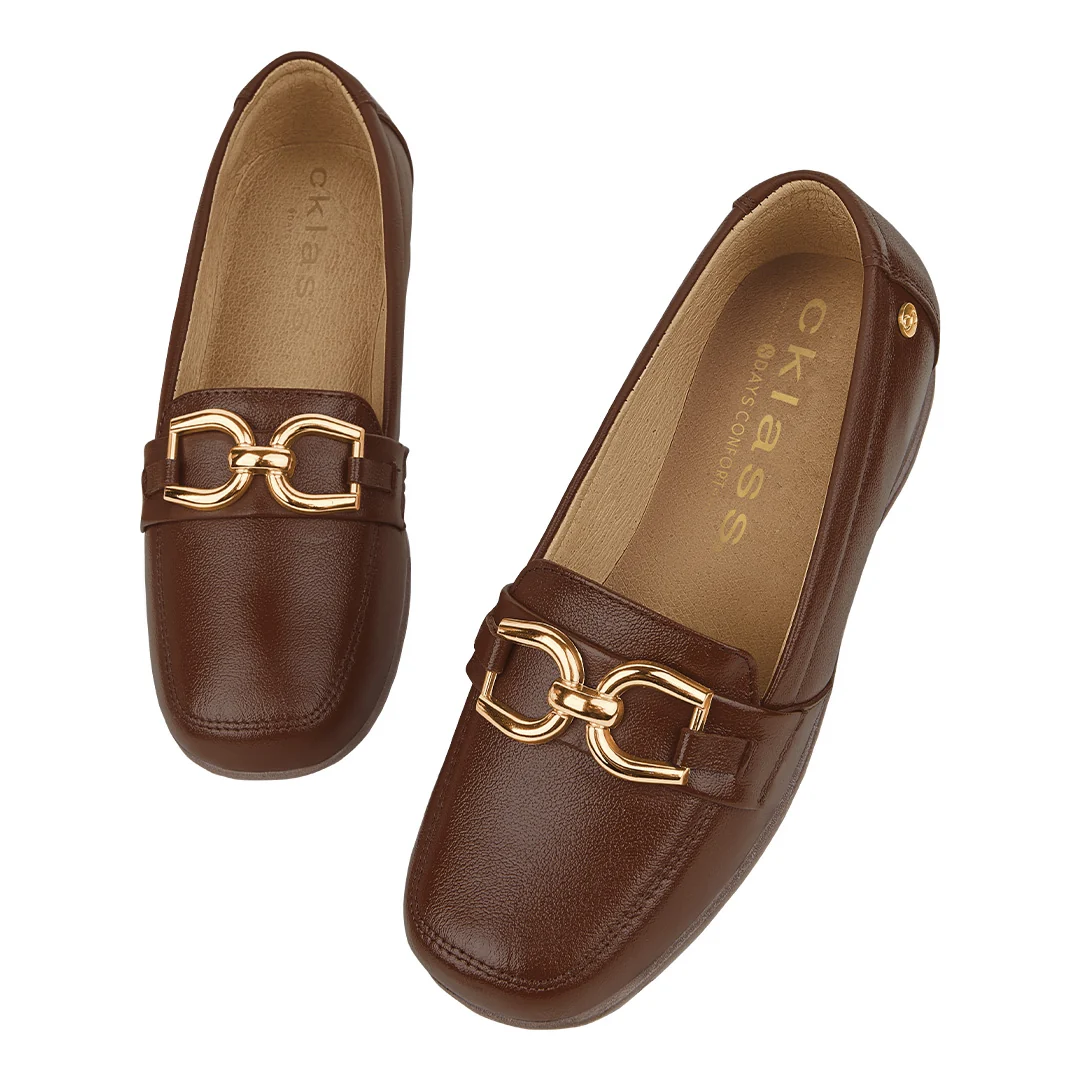 ZAPATO DE PISO SHEDRÓN DE PIEL CON HERRAJE 08603